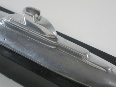 Lot 207 - A POLISHED ALUMINIUM PRESENTATION DESK MODEL OF A SUBMARINE, CIRCA 1930