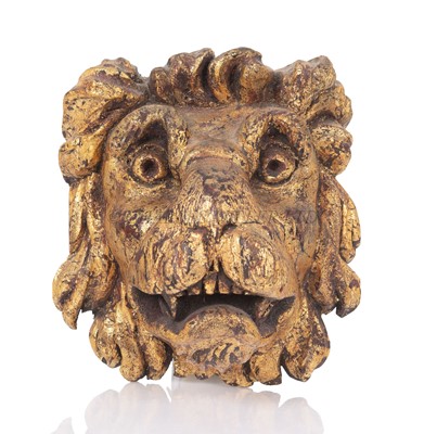 Lot 150 - AN 18TH CENTURY CARVED GILT WOOD LION MASK