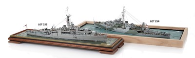 Lot 253 - A WELL PRESENTED AND FINELY DETAILED 1:192 SCALE WATERLINE MODEL FOR H.M.S. 'MAGPIE' AS DEPICTED CIRCA 1950