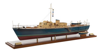 Lot 90 - 1:24 SCALE MODEL OF THE MOTOR YACHT 'WARRIOR GERAINT' [CIRCA 1950]
