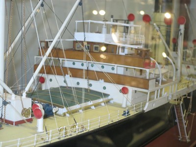 Lot 64 - A BUILDER'S-STYLE MODEL BY NORMAN HILL FOR THE S.S. 'SINNINGTON COURT', ORIGINALLY BUILT BY ARMSTRONG, WHITWORTH & CO. FOR THE UNITED BRITISH SS. CO., 1928