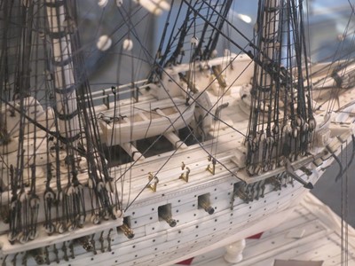 Lot 144 - EARLY 19TH CENTURY FRENCH NAPOLEONIC BEEF BONE PRISONER-OF-WAR SHIP MODEL
