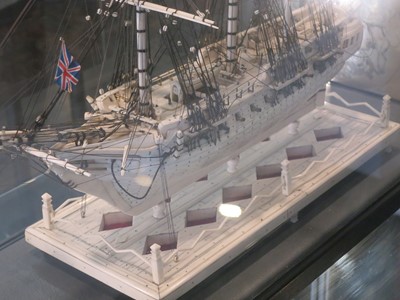 Lot 144 - EARLY 19TH CENTURY FRENCH NAPOLEONIC BEEF BONE PRISONER-OF-WAR SHIP MODEL