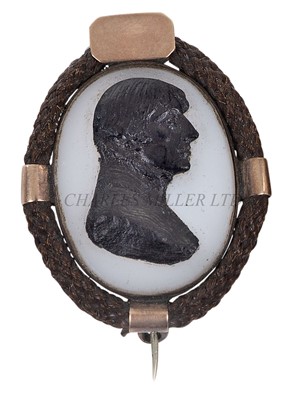 Lot 158 - AN EARLY 19TH CENTURY 'NELSON MEMORIAL' BROOCH, CIRCA 1805