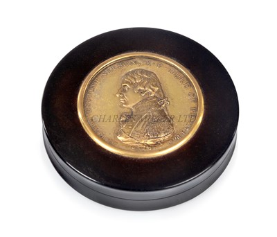 Lot 162 - A CIRCULAR TORTOISESHELL SNUFF BOX COMMEMORATING ADMIRAL LORD NELSON, CIRCA 1805