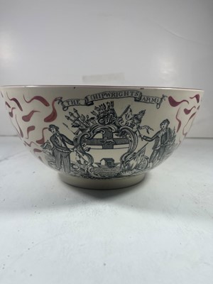 Lot 43 - A 20TH CENTURY SUNDERLAND-STYLE LUSTREWARE BOWL