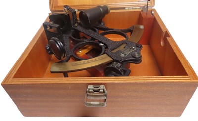 Lot 5 - A THREE CIRCLE MICROMETER SEXTANT BY HEATH NAVIGATION LTD, LONDON, 1972