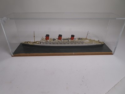 Lot 68 - A 1:680 SCALE WATERLINE MODEL OF THE CUNARD LINER R.M.S. 'QUEEN MARY'