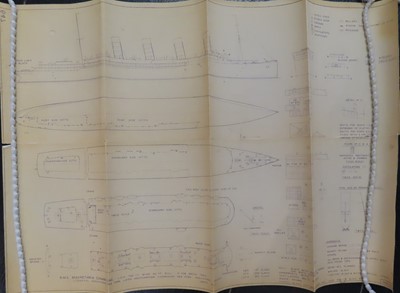 Lot 68 - A 1:680 SCALE WATERLINE MODEL OF THE CUNARD LINER R.M.S. 'QUEEN MARY'