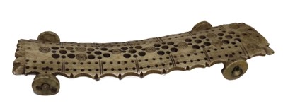 Lot 103 - AN EARLY 19TH CENTURY NAPOLEONIC PRISONER-OF-WAR BONE CRIBBAGE BOARD