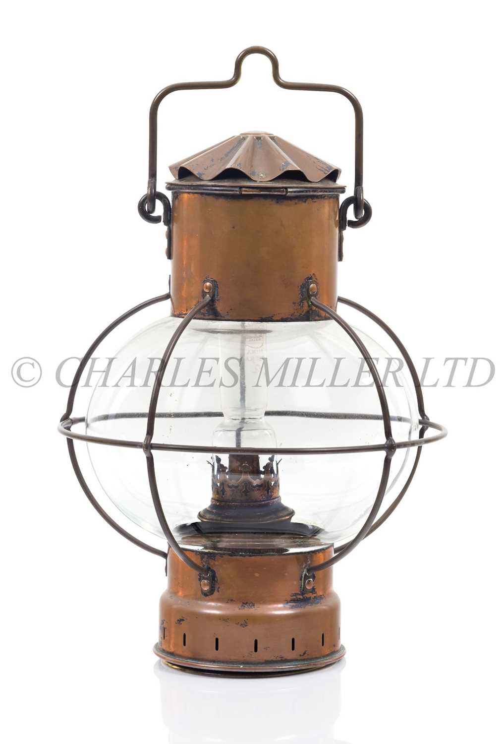 Lot 95 - A 19TH CENTURY SHIP'S SALOON OIL LAMP