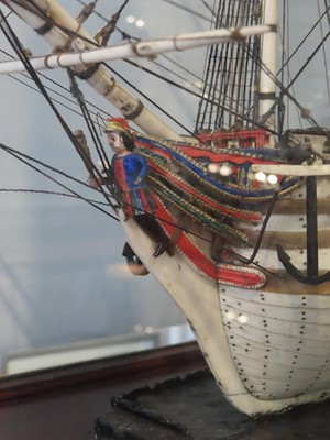 Lot 160 - A EARLY 19TH CENTURY FRENCH NAPOLEONIC PRISONER-OF-WAR BONE SHIP MODEL