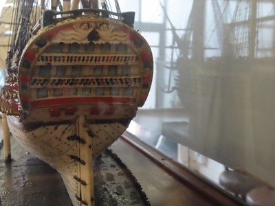 Lot 160 - A EARLY 19TH CENTURY FRENCH NAPOLEONIC PRISONER-OF-WAR BONE SHIP MODEL