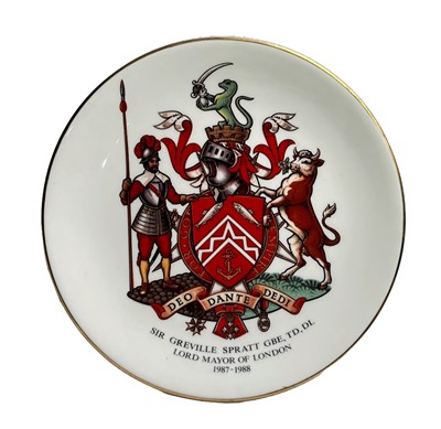 Lot 79 - AN ARMORIAL CHINA PLATE FOR SIR GREVILLE SPRATT, LORD MAYOR OF LONDON, 1987-1988, PRESENTED TO THE WORSHIPFUL COMPANY OF SHIPWRIGHTS