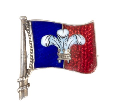 Lot 63 - A SILVER AND ENAMEL RACING PENNANT LAPEL PIN FOR THE PRINCE OF WALES YACHT BRITANNIA, CIRCA 1900