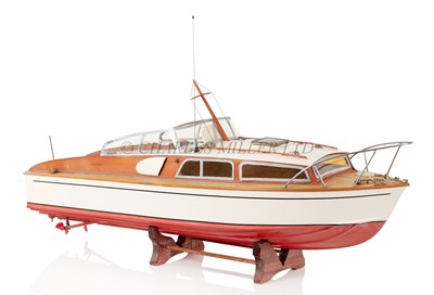 Lot 142 - AN ELECTRIC-POWERED RADIO-CONTROLLED MODEL OF A FAIREY HUNTSMAN LAUNCH