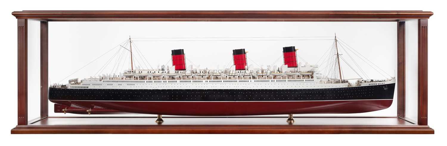 Lot 160 - A FINELY REALISED 1:150 SCALE MODEL OF R.M.S.