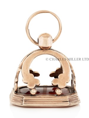 Lot 59 - AN LARGE GOLD AND CARNELIAN COMMEMORATIVE NELSON INTAGLIO SEAL, CIRCA 1810