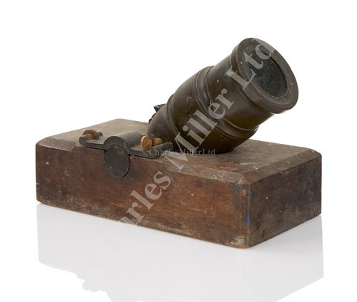 Lot 124 - A LATE 18TH CENTURY MODEL MARINE MORTAR<br/>the...