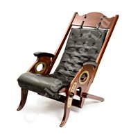 Lot 167 - A FINE EDWARDIAN ADJUSTABLE DECK CHAIR FOR A STEAM YACHT