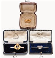 Lot 91 - A 15CT GOLD AND ENAMAL NAVAL SWEETHEART...