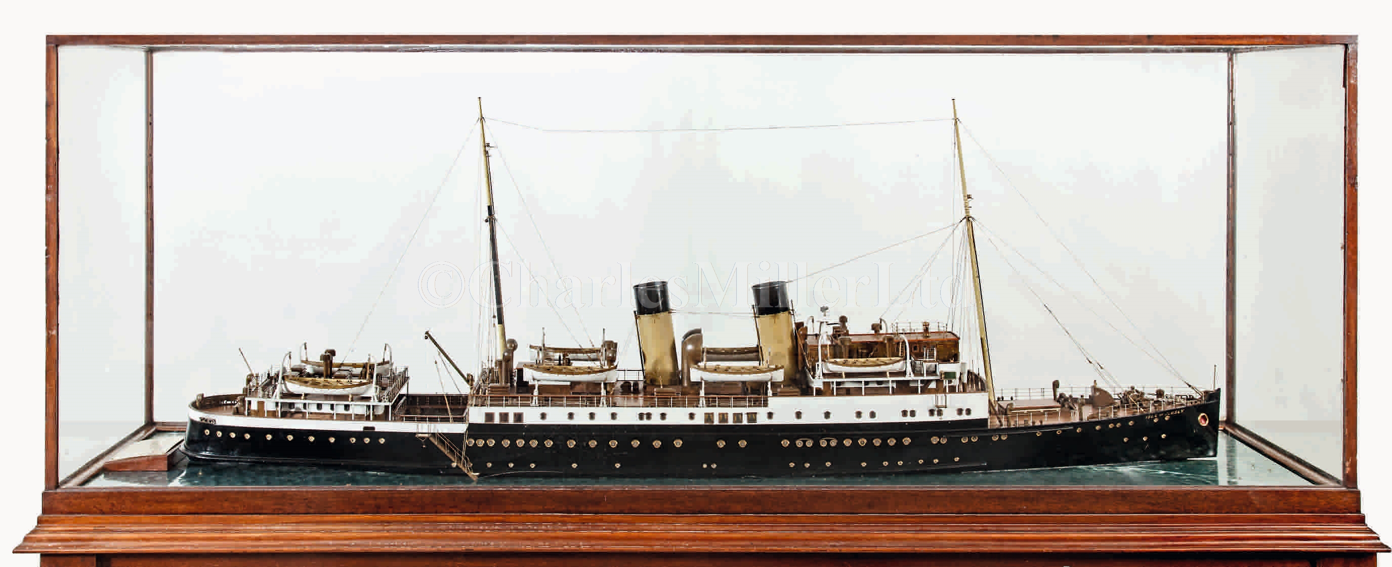 Lot 304 - A BUILDER'S WATERLINE MODEL FOR THE TURBINE..