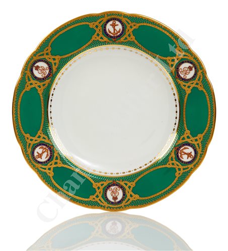 Lot 162 - A GREEN PATTERN PLATE FROM THE ROYAL YACHT, CIRCA 1910