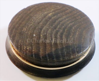 Lot 86 - AN EARLY 19TH-CENTURY GOLD-LINED SNUFF BOX...