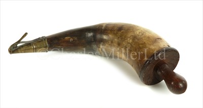 Lot 123 - AN EARLY 19TH-CENTURY POWDER HORN<br/>with wooden...