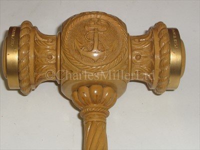 Lot 122 - A DECORATIVE CARVED LAUNCHING MALLET FOR THE...