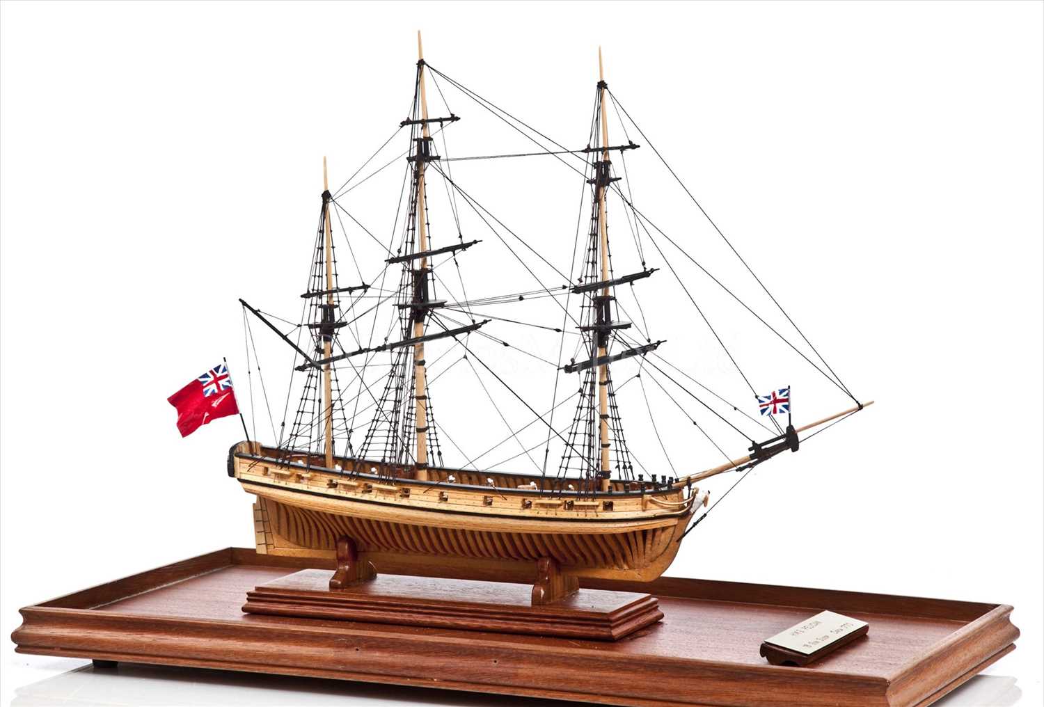 Lot 220 - A 1:96 SCALE RIGGED MODEL OF THE 16-GUN