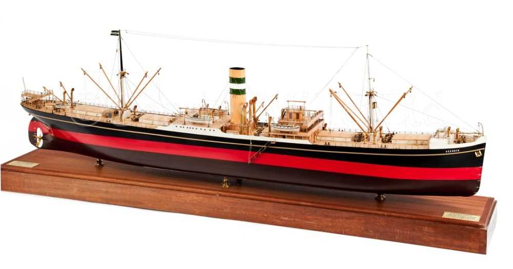 Lot 300 - A FINE AND DETAILED BUILDER'S MODEL FOR THE...